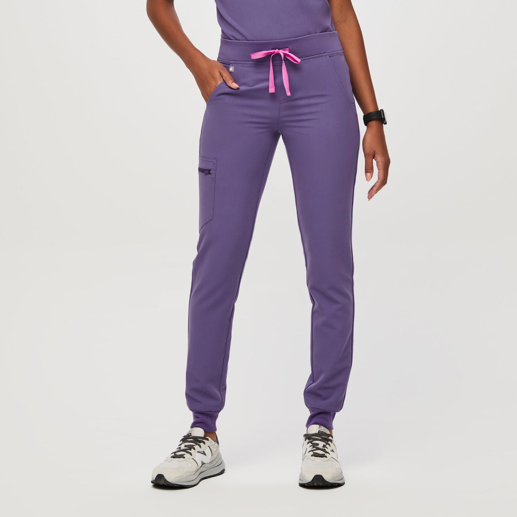 https://cdn.shopify.com/s/files/1/0139/8942/files/Q3_2023_08_AMETHYST_ZAMORA_W_DEJA_24992.jpg?v=1700009361