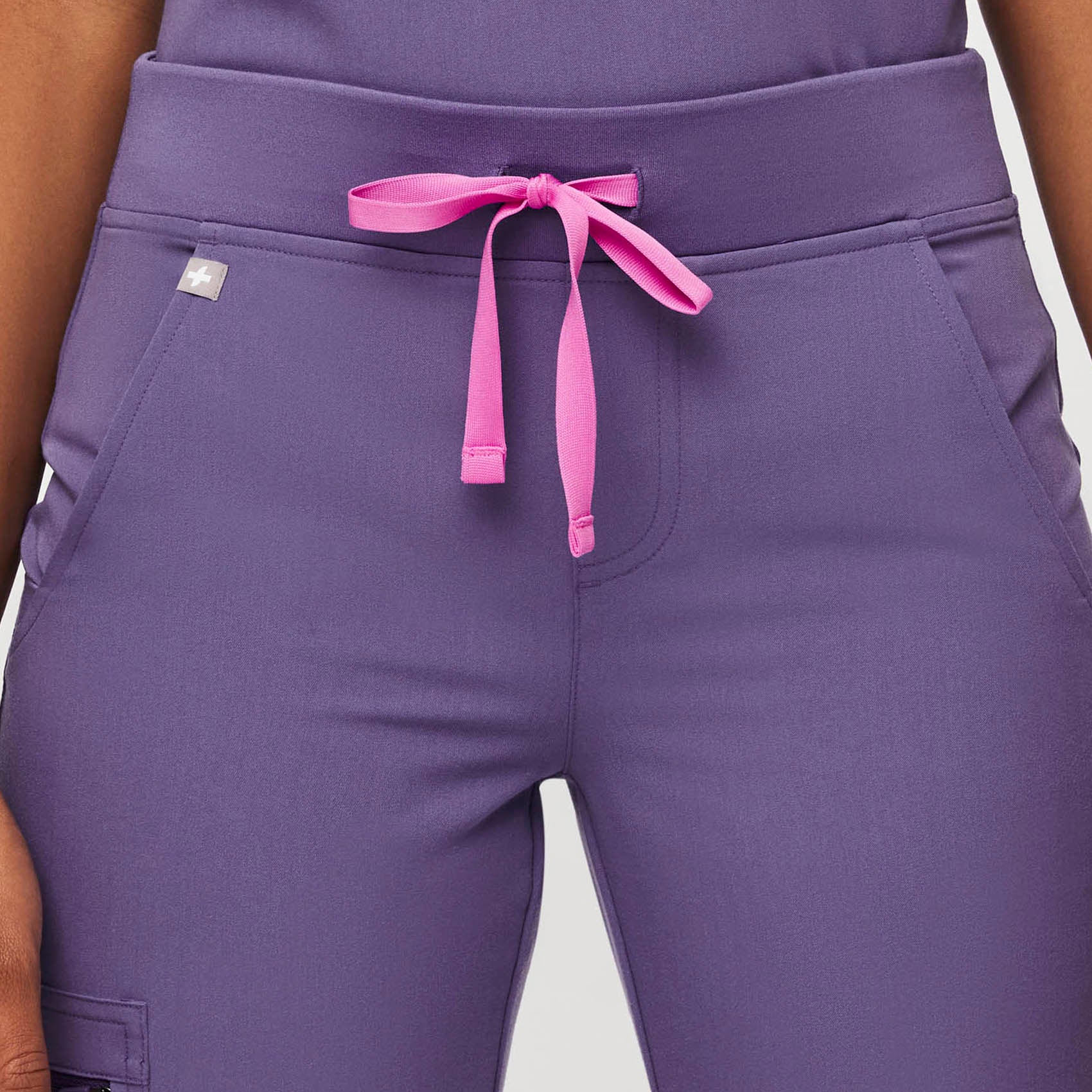 https://cdn.shopify.com/s/files/1/0139/8942/files/Q3_2023_08_AMETHYST_ZAMORA_W_DEJA_25004.jpg?v=1700009315