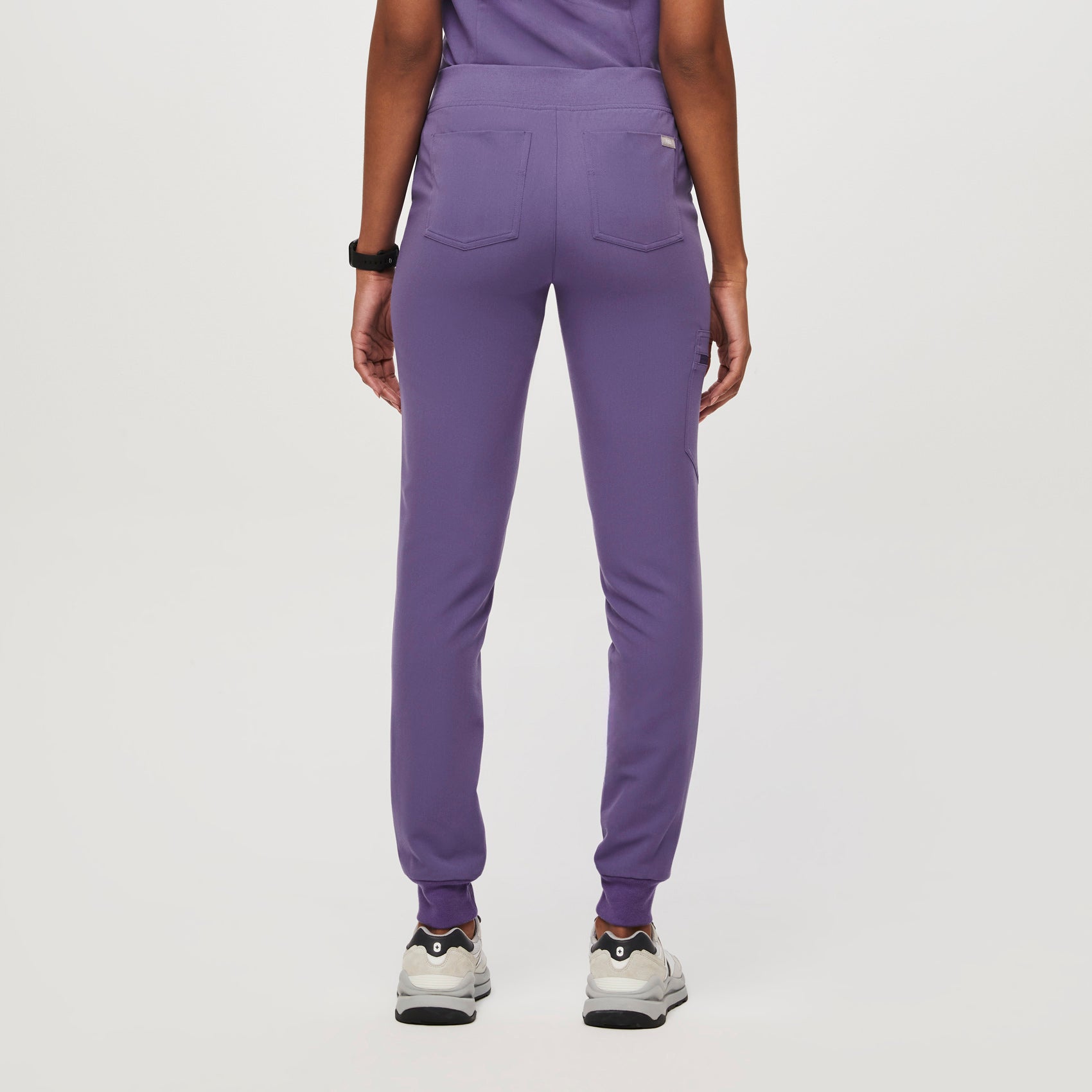 https://cdn.shopify.com/s/files/1/0139/8942/files/Q3_2023_08_AMETHYST_ZAMORA_W_DEJA_25021.jpg?v=1700009315