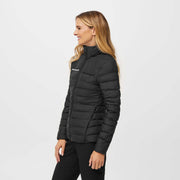 https://cdn.shopify.com/s/files/1/0139/8942/files/Q3_2023_08_BLACK_PACKABLEPUFFER_W_NICOLA_22922.jpg?v=1695923261