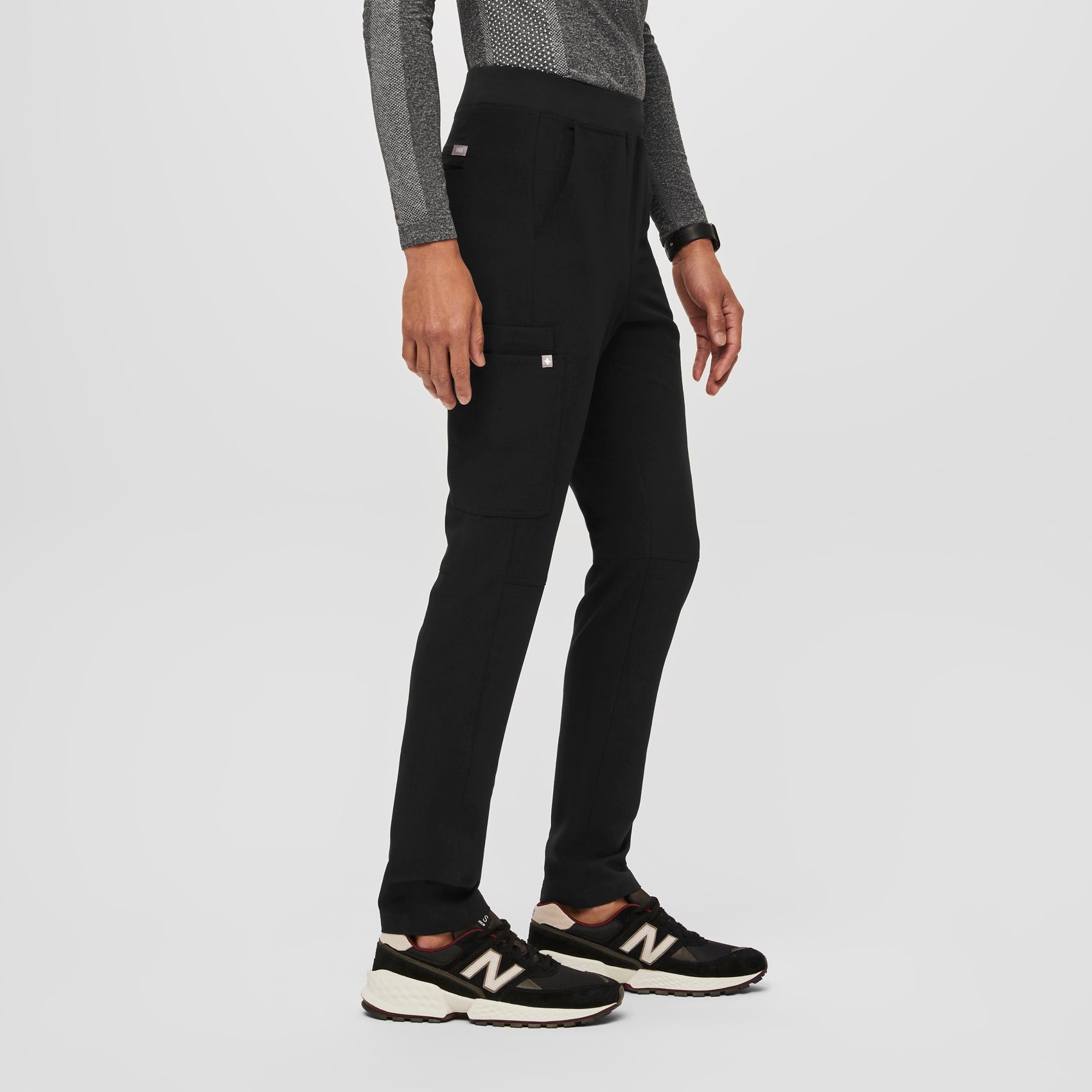 https://cdn.shopify.com/s/files/1/0139/8942/files/Q3_2023_08_BLACK_SLIM-AXIM_CORE-REFRESH_M_SCOTT_24855.jpg?v=1696878705