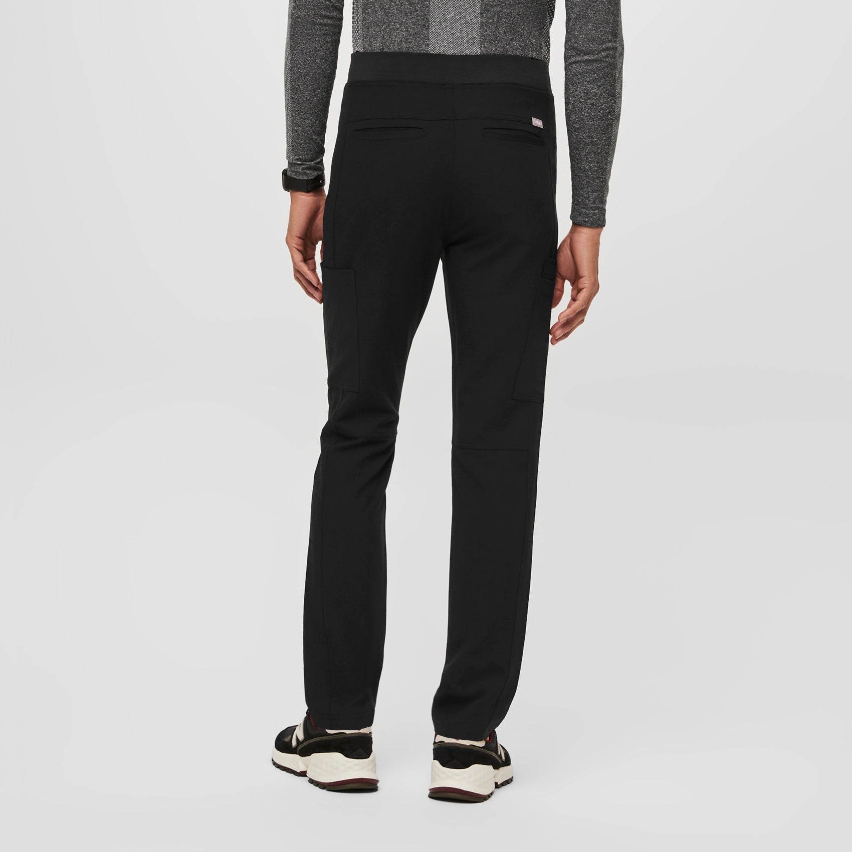 https://cdn.shopify.com/s/files/1/0139/8942/files/Q3_2023_08_BLACK_SLIM-AXIM_CORE-REFRESH_M_SCOTT_24857.jpg?v=1696878705