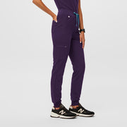 https://cdn.shopify.com/s/files/1/0139/8942/files/Q3_2023_08_BURGUNDY_HW-ZAMORA_W_MADI_19904_d63394ba-daa2-44d9-933a-93f9fde89438.jpg?v=1740470580