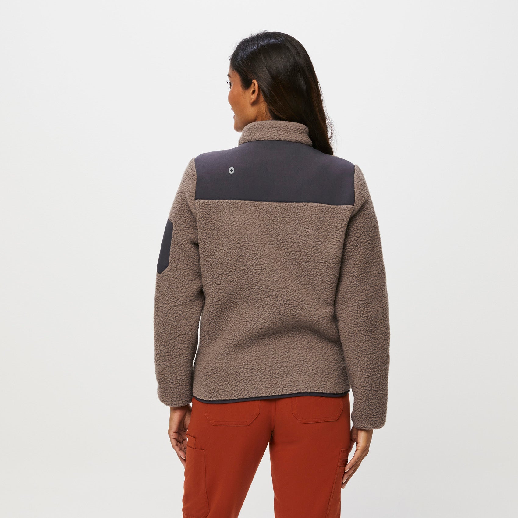 https://cdn.shopify.com/s/files/1/0139/8942/files/Q3_2023_08_CACAO_OS-SHERPA_W_ALYSSAH_14191.jpg?v=1695688344