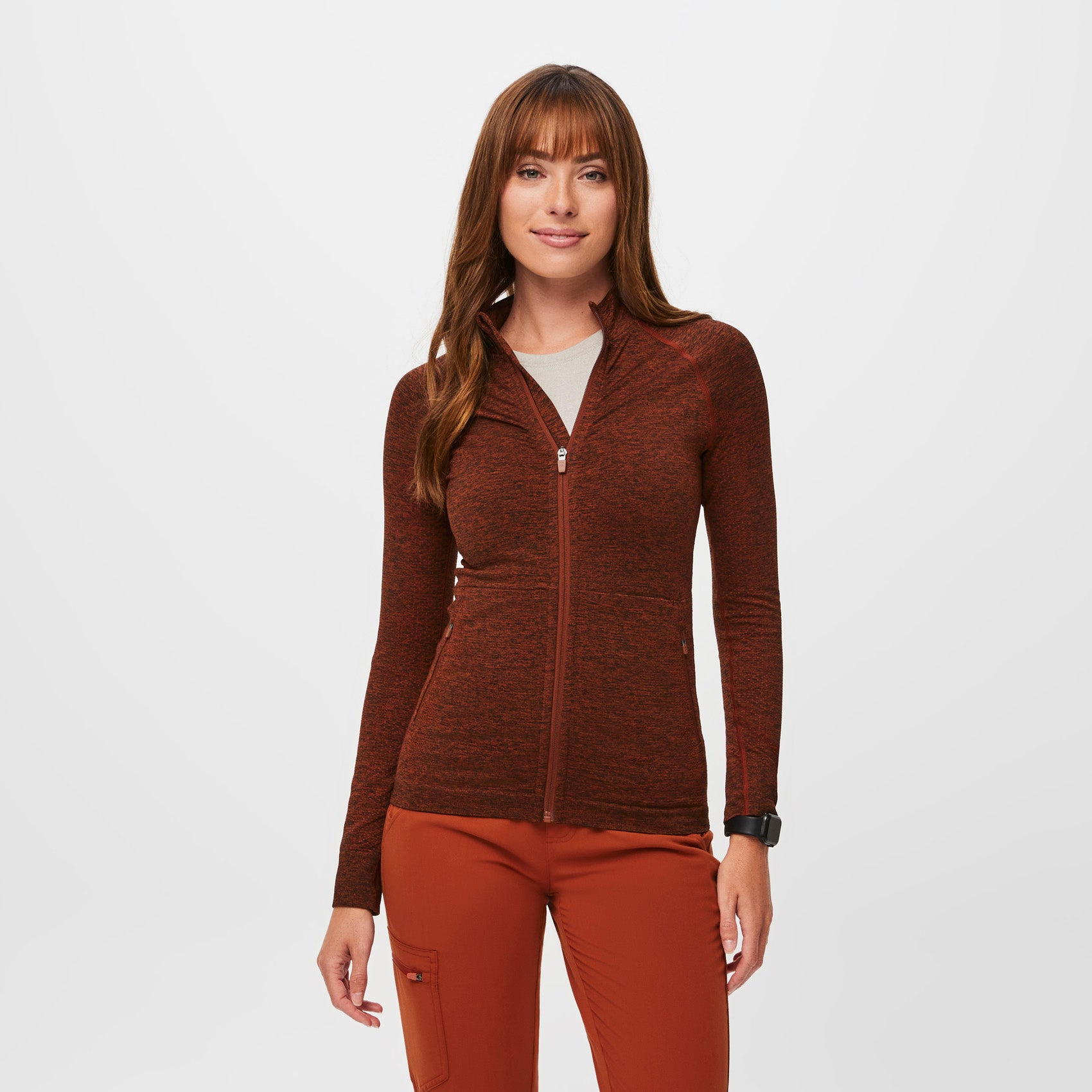 https://cdn.shopify.com/s/files/1/0139/8942/files/Q3_2023_08_HEATHERED-DARKAUBURN_SALTA_W_MELANIE_16652.jpg?v=1693594894