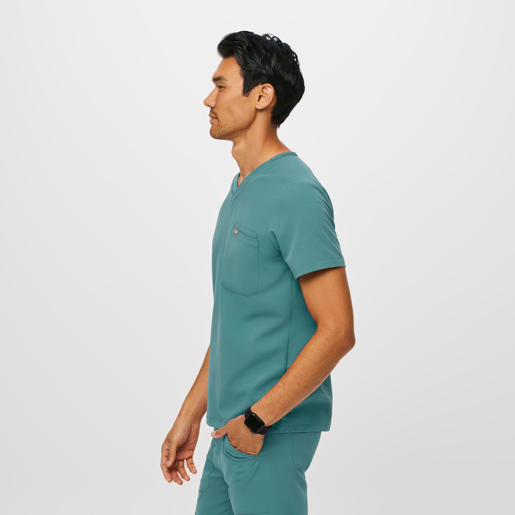 Men's Leon™ ThreePocket Scrub Top Hydrogreen · FIGS