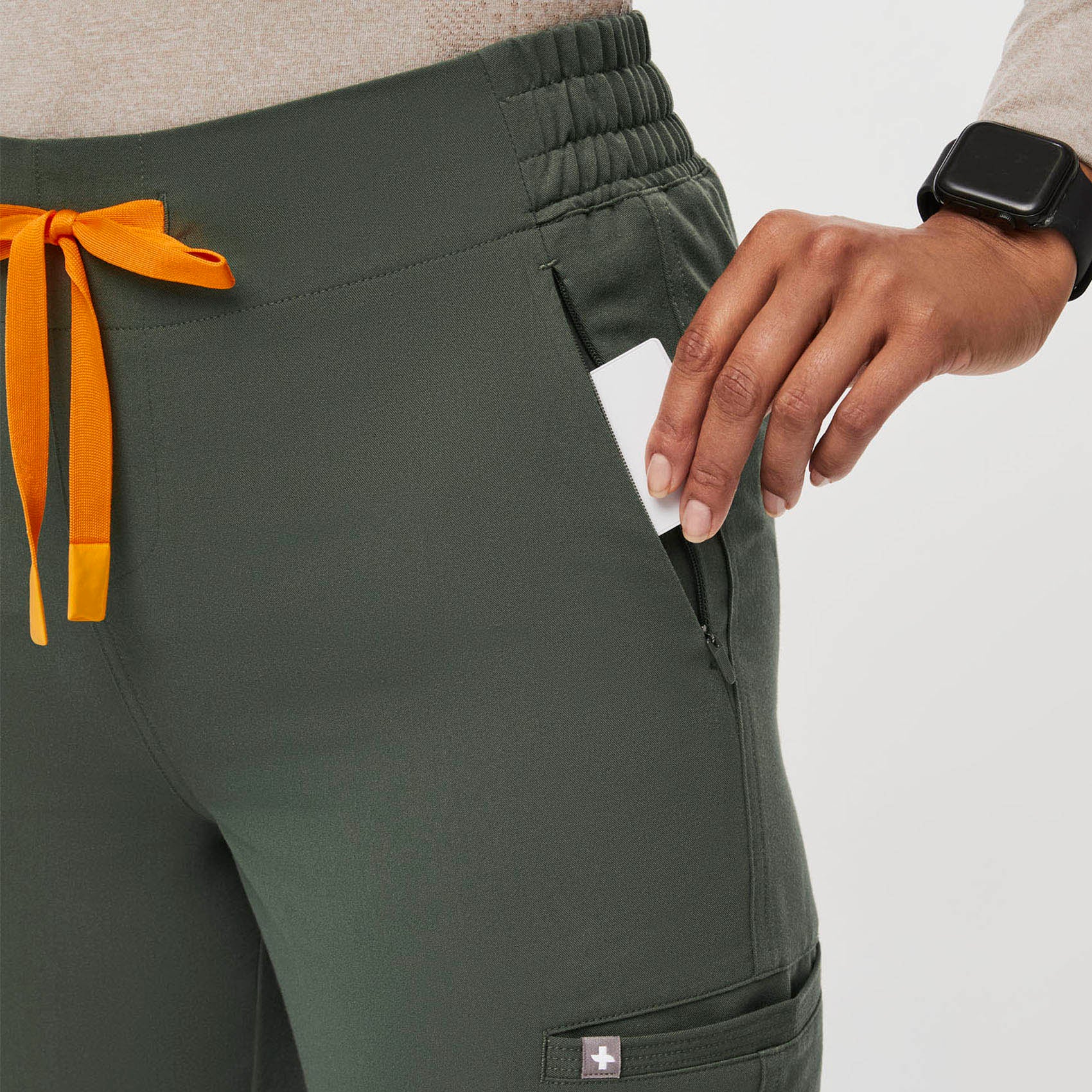 https://cdn.shopify.com/s/files/1/0139/8942/files/Q3_2023_08_MOSS_EVANS-PANT_W_ALYSSAH_14792_45ca66b3-9ef8-4fef-a09b-637b41331ab8.jpg?v=1695835786