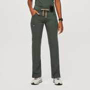 https://cdn.shopify.com/s/files/1/0139/8942/files/Q3_2023_08_MOSS_KADE_GOLD_W_DEJA_2.jpg?v=1716229176