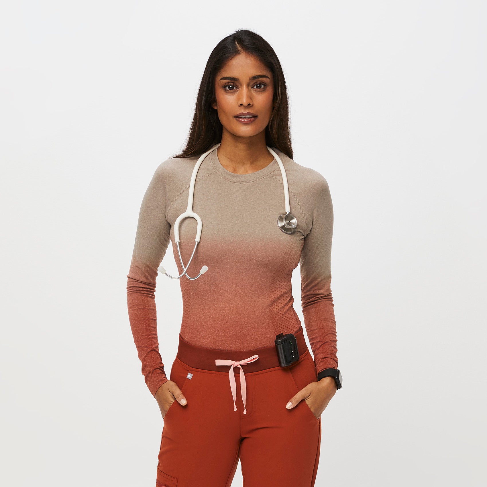 https://cdn.shopify.com/s/files/1/0139/8942/files/Q3_2023_08_OMBRE-AUBURN_OMBRE-SALTA_W_ALYSSAH_14013.jpg?v=1694022217