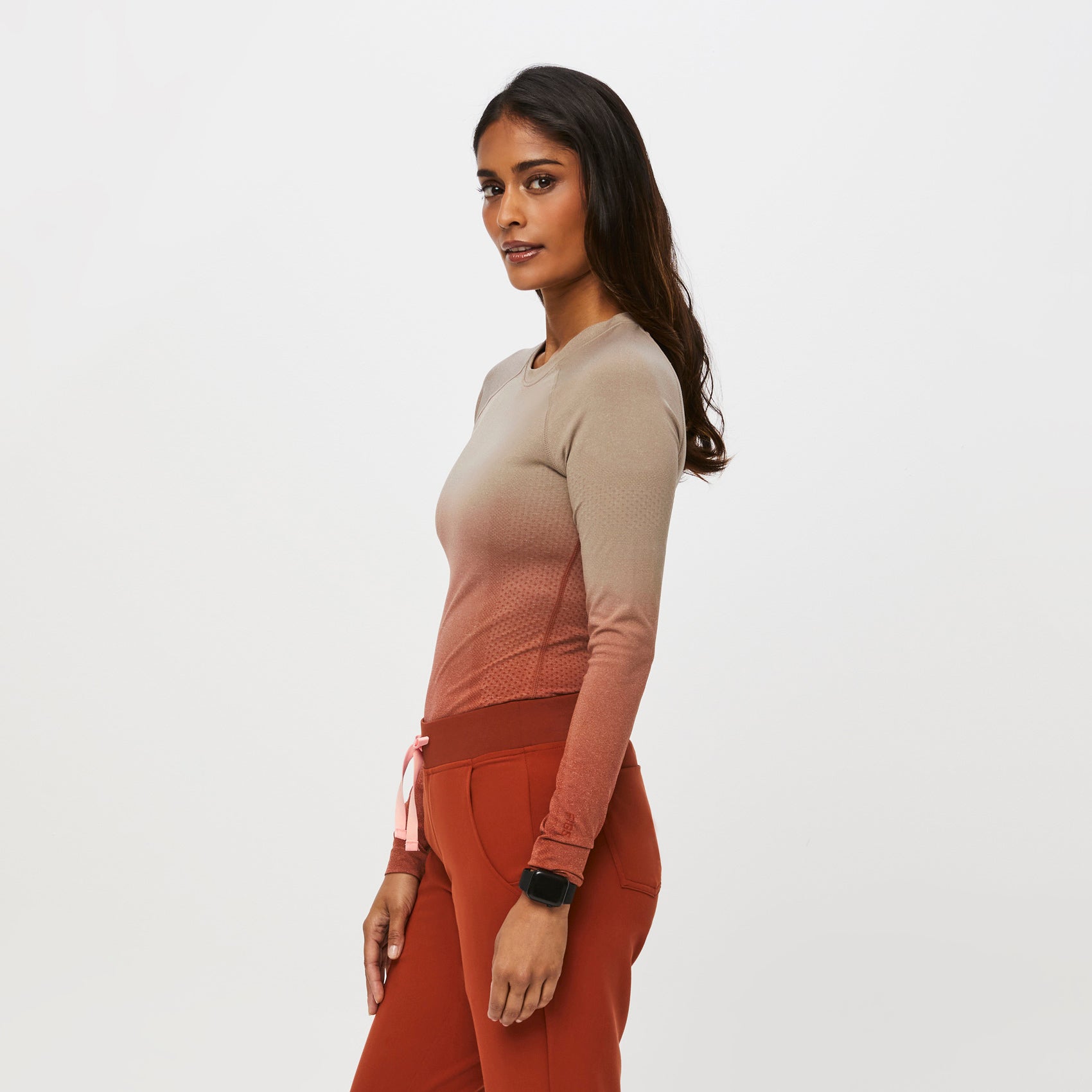 https://cdn.shopify.com/s/files/1/0139/8942/files/Q3_2023_08_OMBRE-AUBURN_OMBRE-SALTA_W_ALYSSAH_14029.jpg?v=1693594424