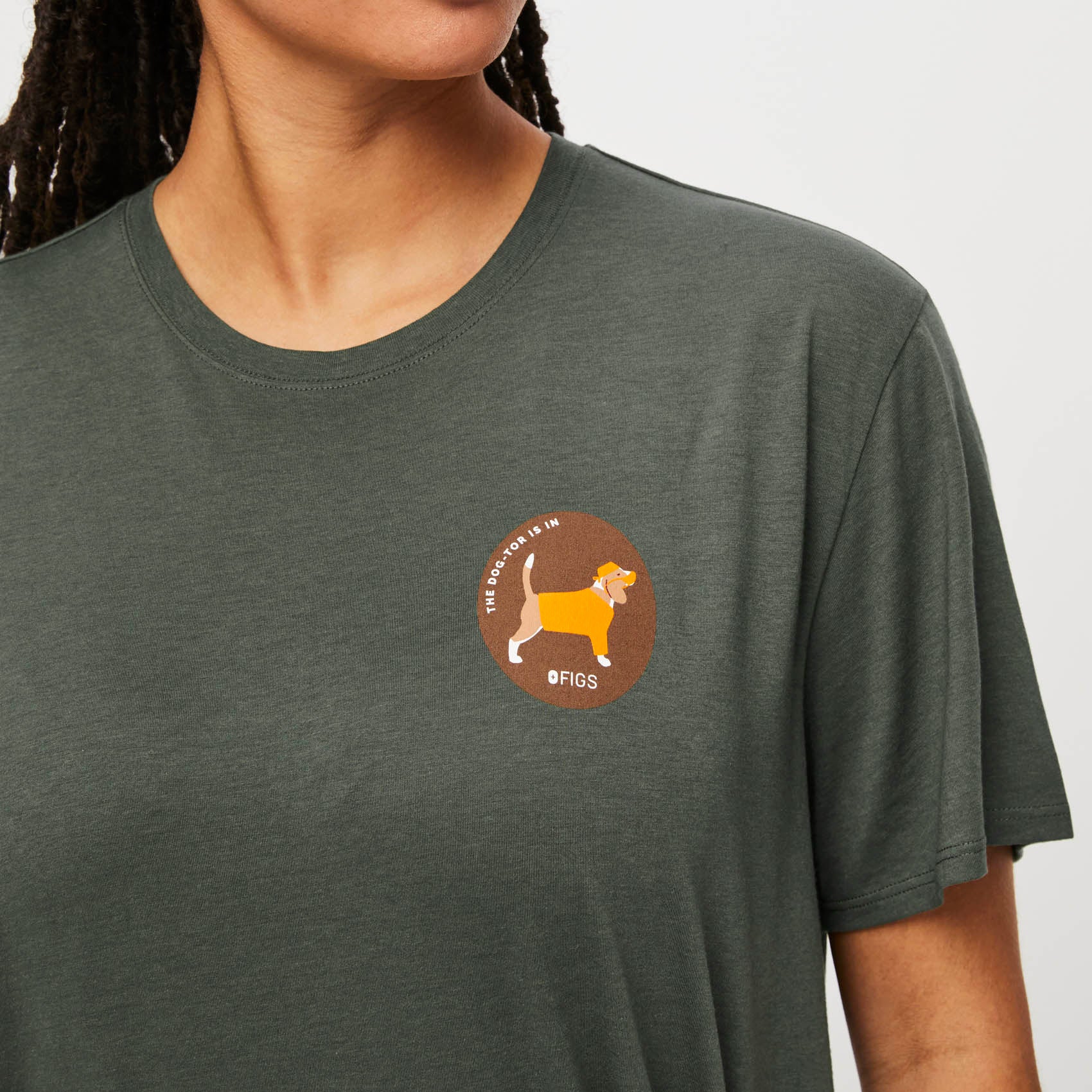 https://cdn.shopify.com/s/files/1/0139/8942/files/Q3_2023_09_MOSS_DOGTOR-RELAXED-SUPERSOFT-SS_W_SALOME_34560.jpg?v=1699398214