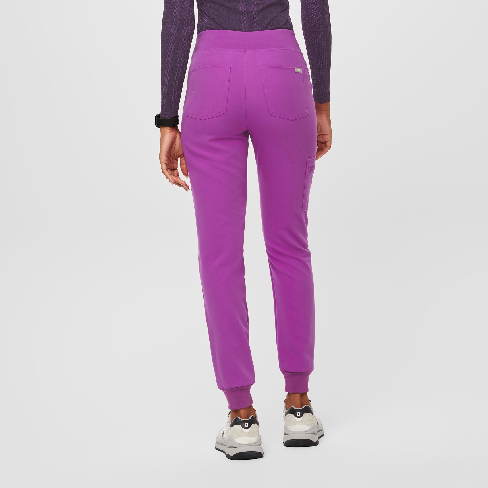 https://cdn.shopify.com/s/files/1/0139/8942/files/Q3_2023_09_PITAYA_HW-ZAMORA_W_DEJA_28084_8d52a85f-8e27-45fc-8833-7daad83446d7.jpg?v=1699314036