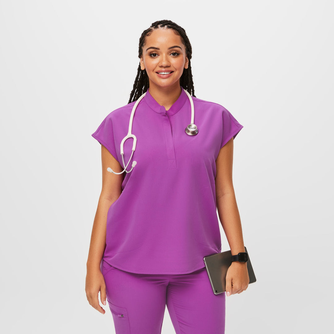Women's Rafaela Oversized Scrub Top™ · FIGS
