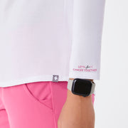 https://cdn.shopify.com/s/files/1/0139/8942/files/Q3_2024_7_WHITE_LSGRAPHICTEE_CHARO_1397.jpg?v=1727203411