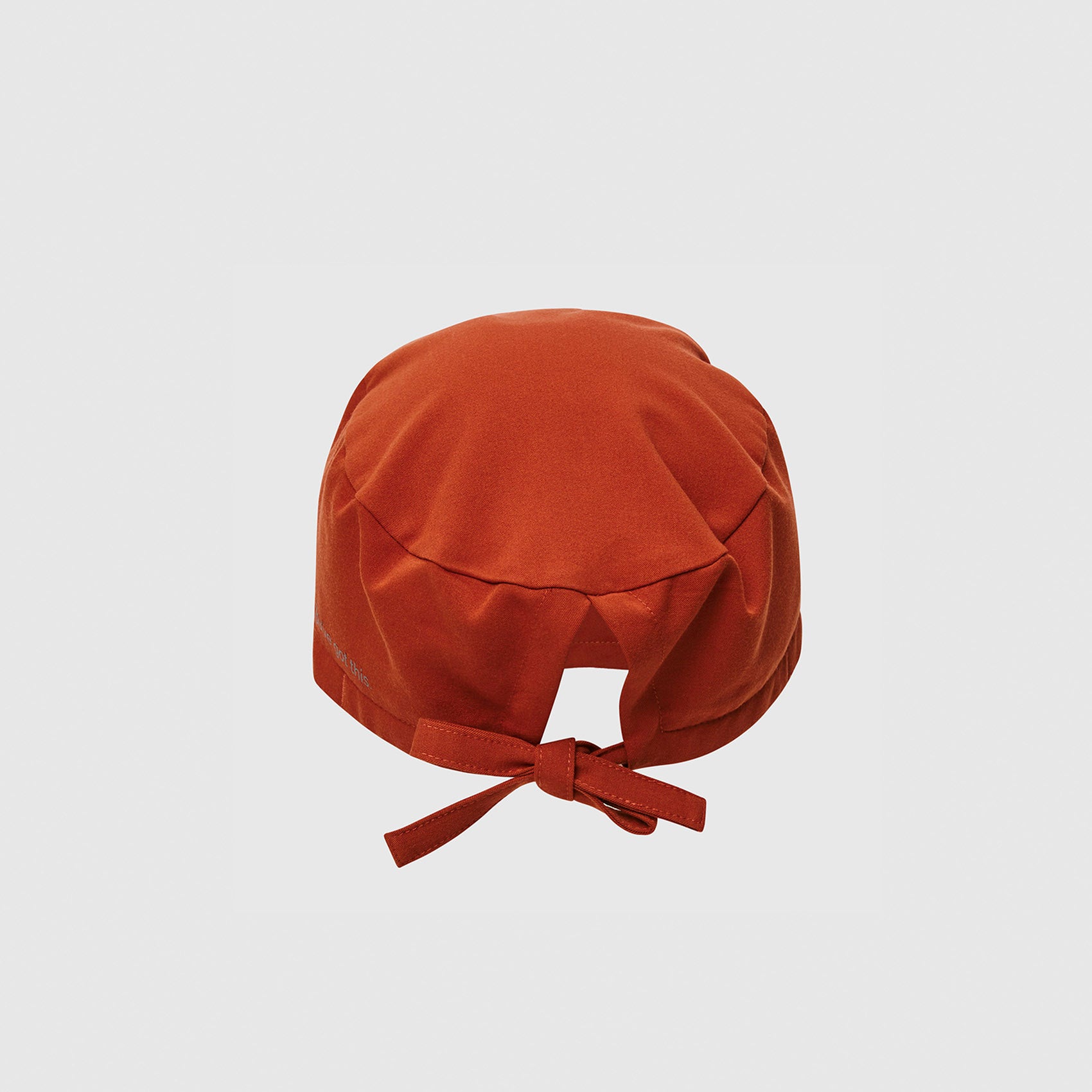 https://cdn.shopify.com/s/files/1/0139/8942/files/Q4_2022_10_AUBURN_MODERN-CLASSIC-SCRUB-CAP-WITH-BUTTONHOLES_U_GHOST_21992copy.jpg?v=1693596758