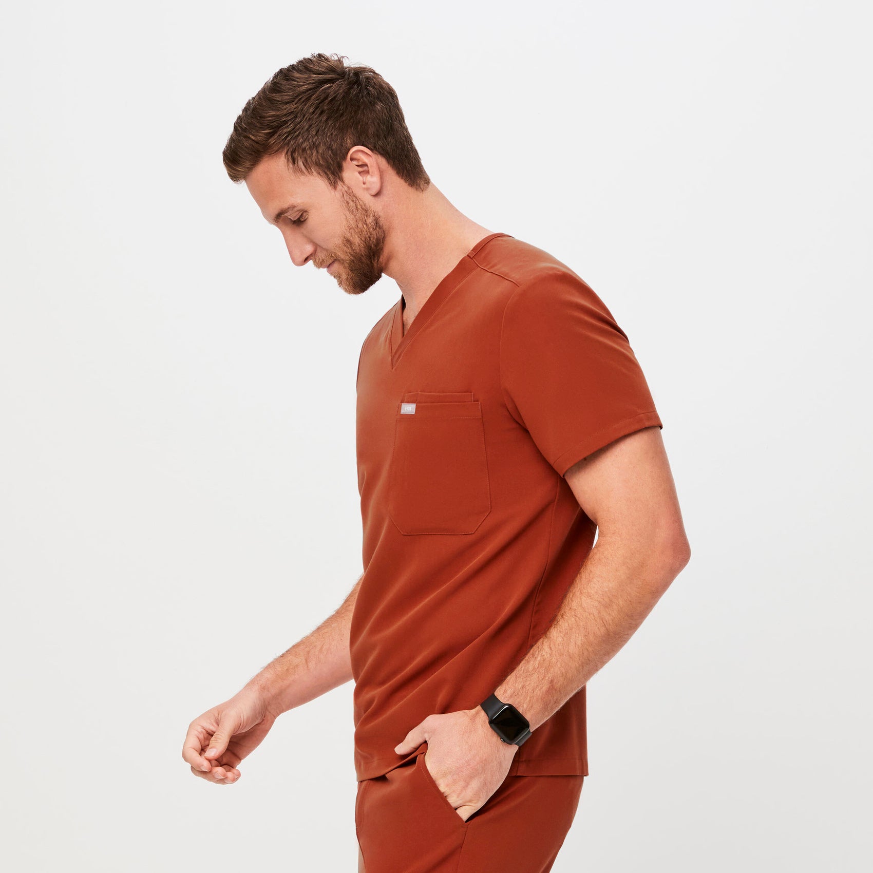 https://cdn.shopify.com/s/files/1/0139/8942/files/Q4_2022_11_AUBURN_SLIM-LEON_M_COREY_01165.jpg?v=1693591132