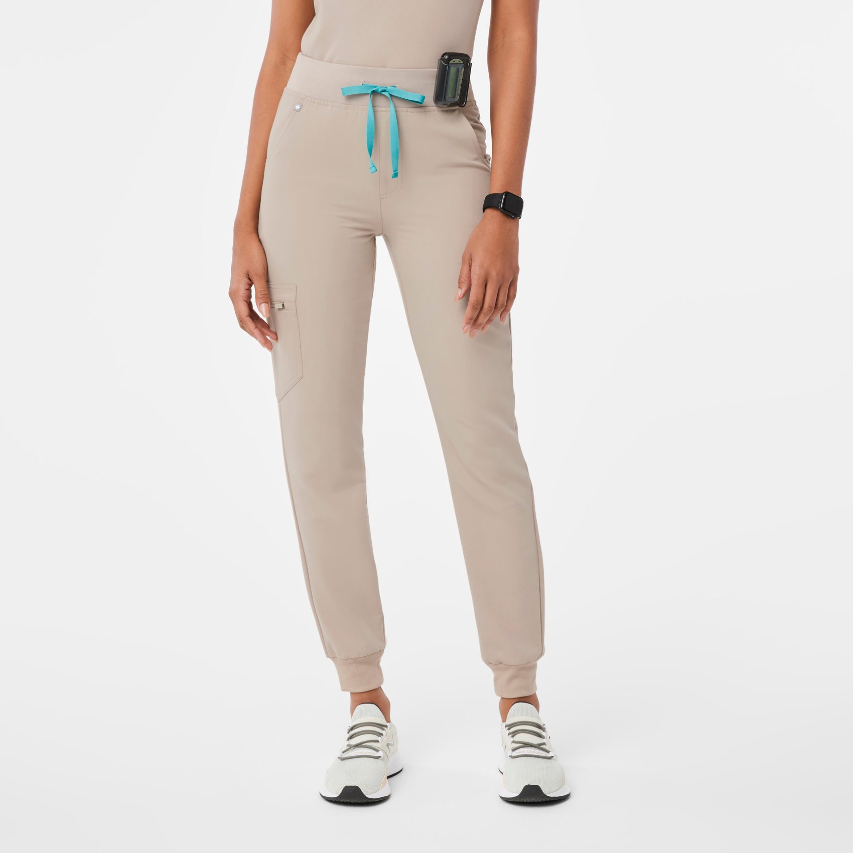 Pantalones deportivos de uniforme médico cintura alta Zamora™ para mujer -  Gris roca · FIGS