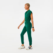 https://cdn.shopify.com/s/files/1/0139/8942/files/Q4_2023_11_HUNTER-GREEN_RAFAELASCRUB4876.jpg?v=1740448898