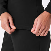 https://cdn.shopify.com/s/files/1/0139/8942/files/Q4_2024_10_BLACK_RIBBEDUNDERSCRUB_CHARO_876.jpg?v=1731960704