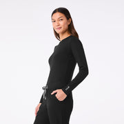 https://cdn.shopify.com/s/files/1/0139/8942/files/Q4_2024_10_BLACK_RIBBEDUNDERSCRUB_CHARO_904.jpg?v=1731960703