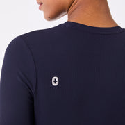 https://cdn.shopify.com/s/files/1/0139/8942/files/Q4_2024_10_NAVY_RIBBEDUNDERSCRUB_DEJA_1467.jpg?v=1731971640