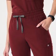 https://cdn.shopify.com/s/files/1/0139/8942/files/Q4_2024_11_BURGUNDY_HWDOWA_MELANIE_0889_d4d5c82f-9f6b-4de5-8b69-c6ee4bda09b5.jpg?v=1734025199
