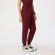 https://cdn.shopify.com/s/files/1/0139/8942/files/Q4_2024_11_BURGUNDY_HWUMANJOGGER_MELANIE_1009.jpg?v=1734027493