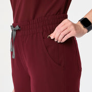 https://cdn.shopify.com/s/files/1/0139/8942/files/Q4_2024_11_BURGUNDY_HWUMANJOGGER_MELANIE_1022.jpg?v=1734027493
