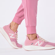 https://cdn.shopify.com/s/files/1/0139/8942/files/Q4_2024_11_CHALKPINK_BREYJOGGER_SCOTT_630.jpg?v=1736438980