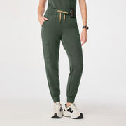 https://cdn.shopify.com/s/files/1/0139/8942/files/Q4_2024_11_MOSS_HWUMANJOGGER_MELANIE_0680.jpg?v=1734130625