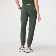 https://cdn.shopify.com/s/files/1/0139/8942/files/Q4_2024_11_MOSS_HWUMANJOGGER_MELANIE_0719.jpg?v=1734130625