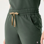 https://cdn.shopify.com/s/files/1/0139/8942/files/Q4_2024_11_MOSS_UMANJOGGER_MELANIE_0567.jpg?v=1734131070