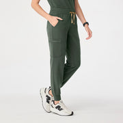 https://cdn.shopify.com/s/files/1/0139/8942/files/Q4_2024_11_MOSS_UMANJOGGER_MELANIE_0579.jpg?v=1734131070