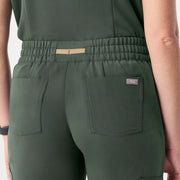 https://cdn.shopify.com/s/files/1/0139/8942/files/Q4_2024_11_MOSS_UMANJOGGER_MELANIE_0592.jpg?v=1734131070