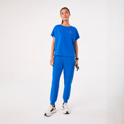 https://cdn.shopify.com/s/files/1/0139/8942/files/Q4_2024_11_ROYALBLUE_ARUATOP_CHARO_369.jpg?v=1735857527