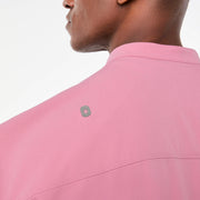 https://cdn.shopify.com/s/files/1/0139/8942/files/Q4_2024_12_CHALKPINK_ANDESRELAXEDSCRUBTOP_TERRANCE_0710.jpg?v=1736438650