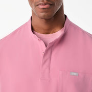 https://cdn.shopify.com/s/files/1/0139/8942/files/Q4_2024_12_CHALKPINK_ANDESRELAXEDSCRUBTOP_TERRANCE_0715.jpg?v=1736438650