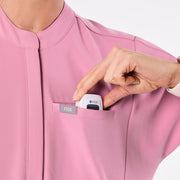 https://cdn.shopify.com/s/files/1/0139/8942/files/Q4_2024_12_CHALKPINK_MONTEX_MADI_2197.jpg?v=1739903674