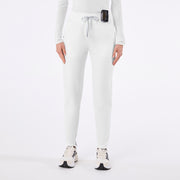https://cdn.shopify.com/s/files/1/0139/8942/files/Q4_2024_12_CHALKPINK_OPTICWHITE_ALVAHW_MADI_2443.jpg?v=1736357683