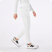 https://cdn.shopify.com/s/files/1/0139/8942/files/Q4_2024_12_CHALKPINK_OPTICWHITE_ALVAHW_MADI_2460.jpg?v=1736357683