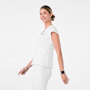 https://cdn.shopify.com/s/files/1/0139/8942/files/Q4_2024_12_OPTICWHITE_TIVOLISLIM_MADI_865.jpg?v=1736360643