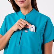 https://cdn.shopify.com/s/files/1/0139/8942/files/Q4_2024_12_TEAL_MONTEX_CHARO_1326.jpg?v=1739903536