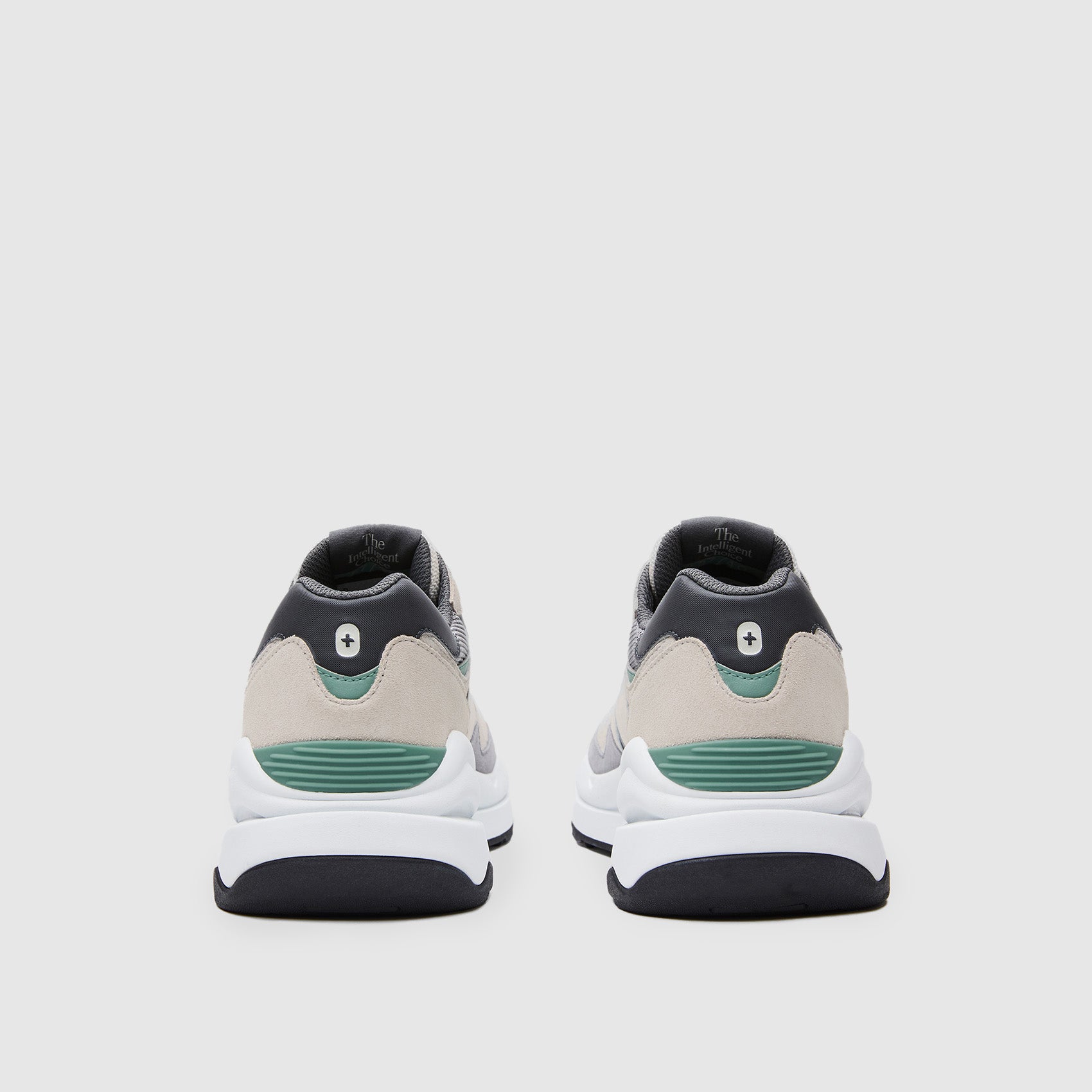 https://cdn.shopify.com/s/files/1/0139/8942/files/Unisex-New-Balance-5740-grey-3.jpg?v=1686600258
