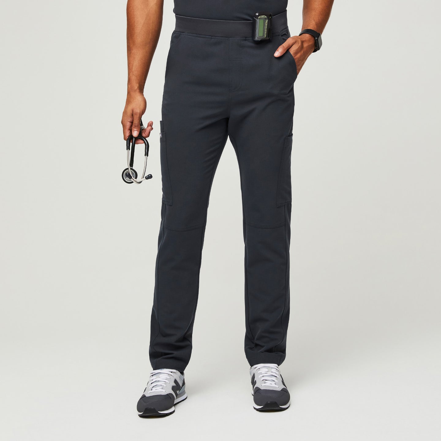 Men’s Slim Axim™ Cargo Scrub Pants · FIGS