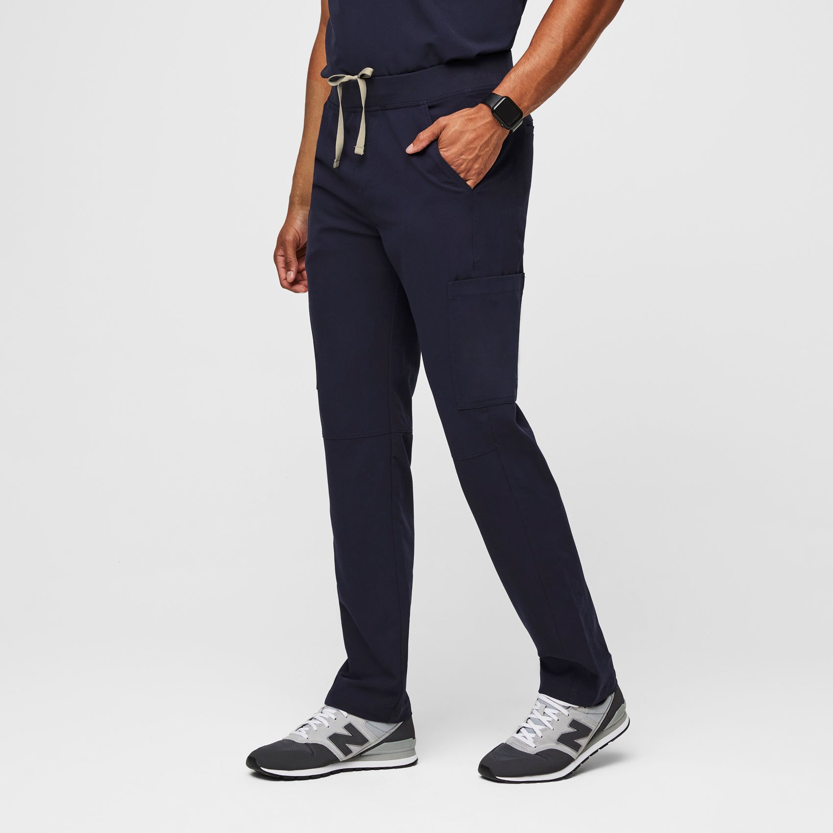 https://cdn.shopify.com/s/files/1/0139/8942/products/Mens-Axim-Navy-M-3.jpg?v=1671154338