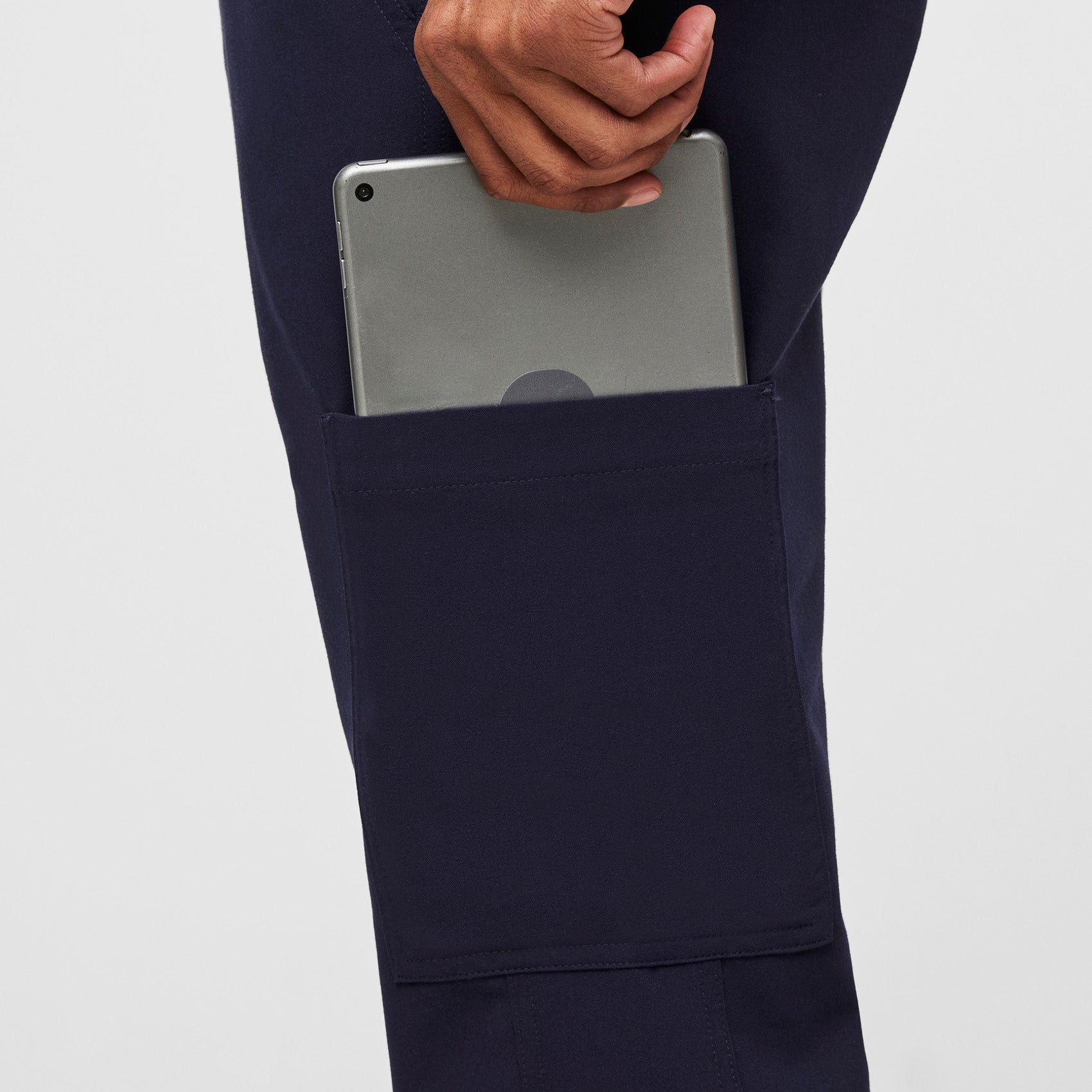 https://cdn.shopify.com/s/files/1/0139/8942/products/Mens-Axim-Navy-M-8.jpg?v=1671154338