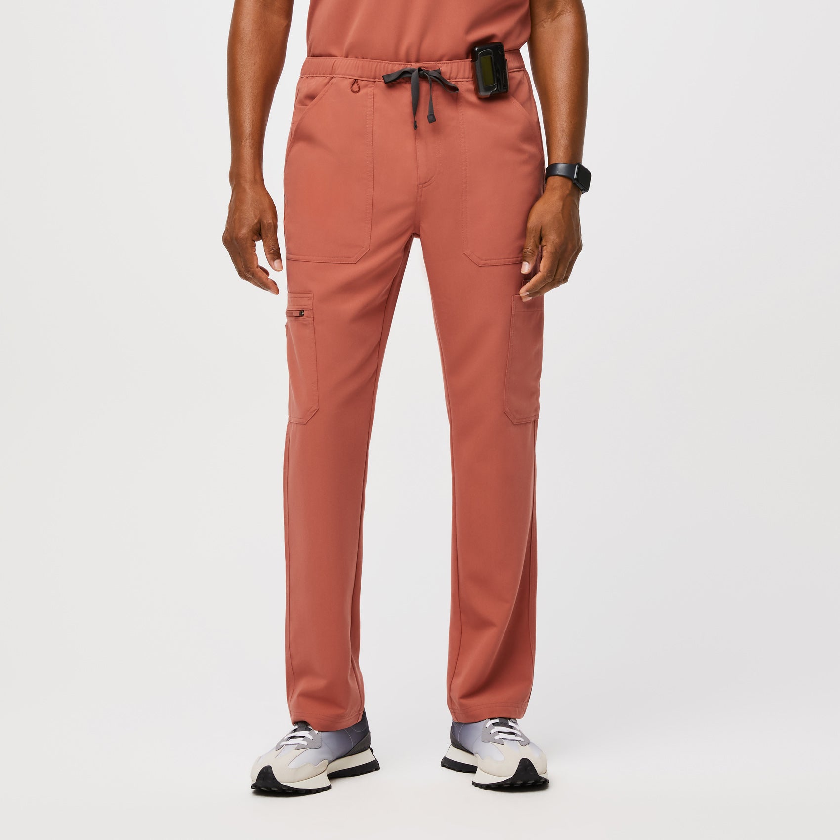 Men's Cairo Cargo Scrub Pants™ · FIGS
