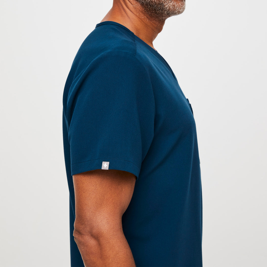 Men's Leon™ ThreePocket Scrub Top Deep Reef · FIGS