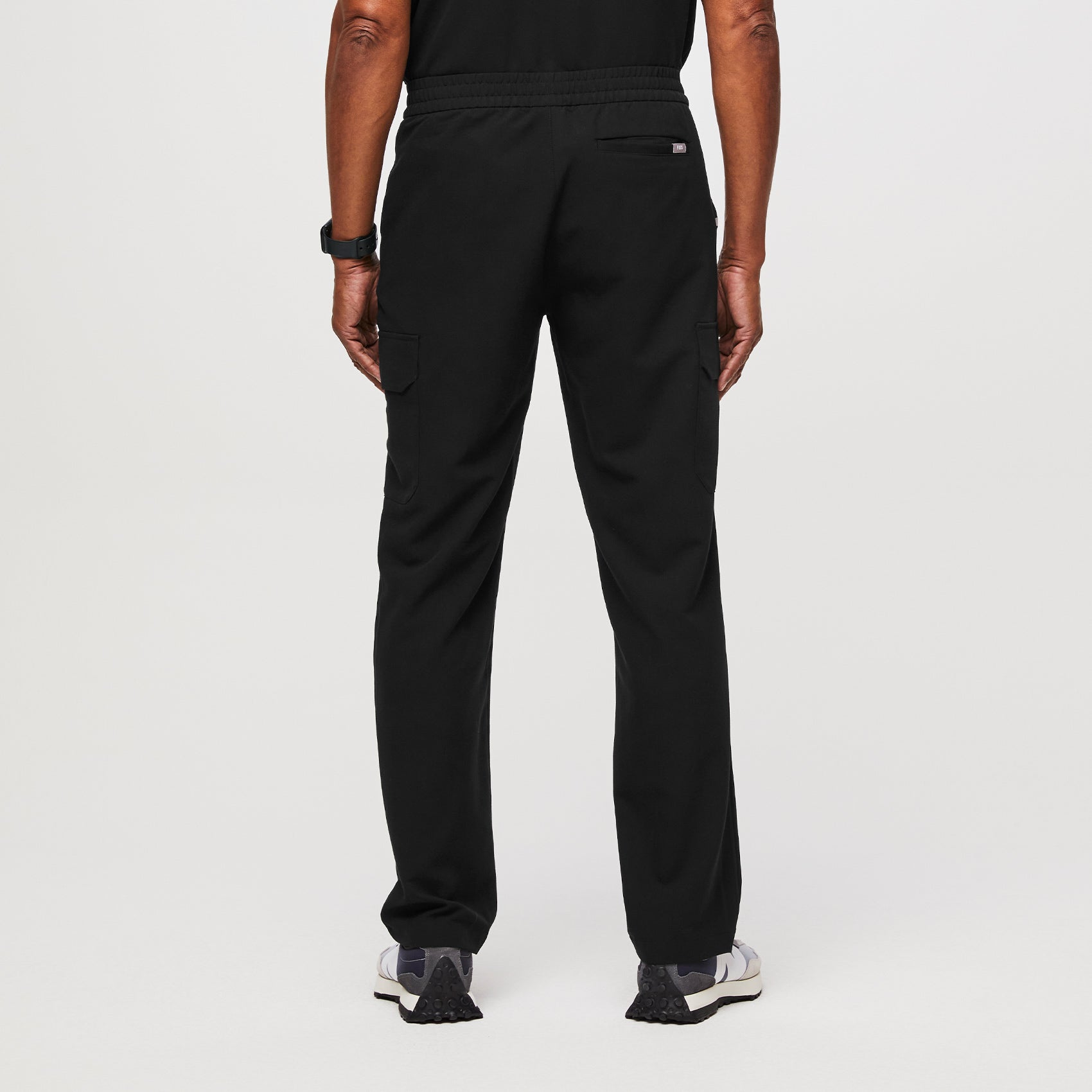 https://cdn.shopify.com/s/files/1/0139/8942/products/Mens-NamiroCargo-Black-M-4.jpg?v=1658237182