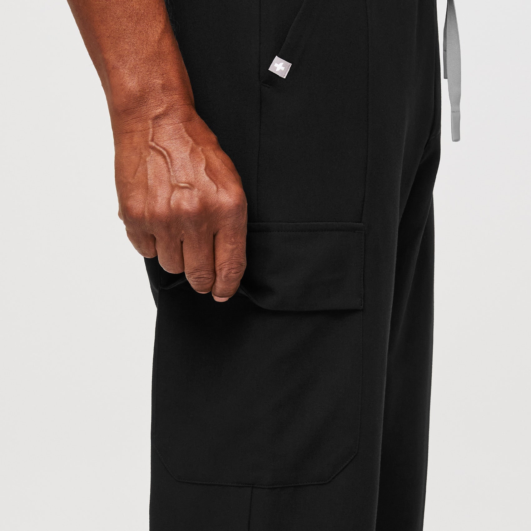 https://cdn.shopify.com/s/files/1/0139/8942/products/Mens-NamiroCargo-Black-M-7.jpg?v=1658237182